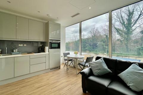 Studio to rent, Westgate, Ealing