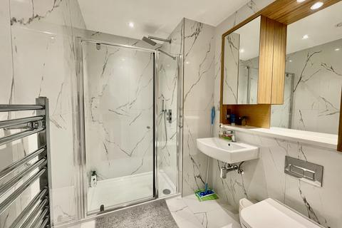 Studio to rent, Westgate, Ealing
