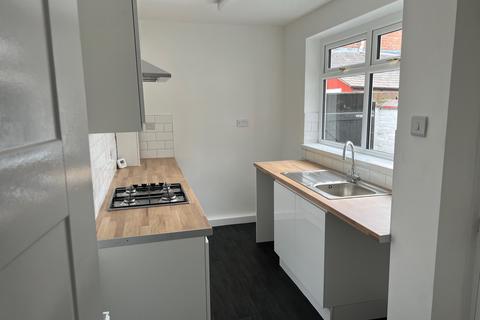 3 bedroom terraced house to rent, Wood Street, Middleton, M24