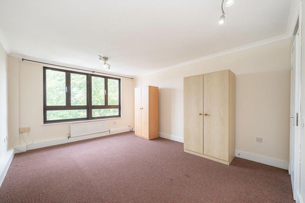 Apartment in Isleworth - View 3