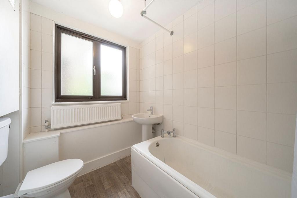 Apartment in Isleworth - View 4