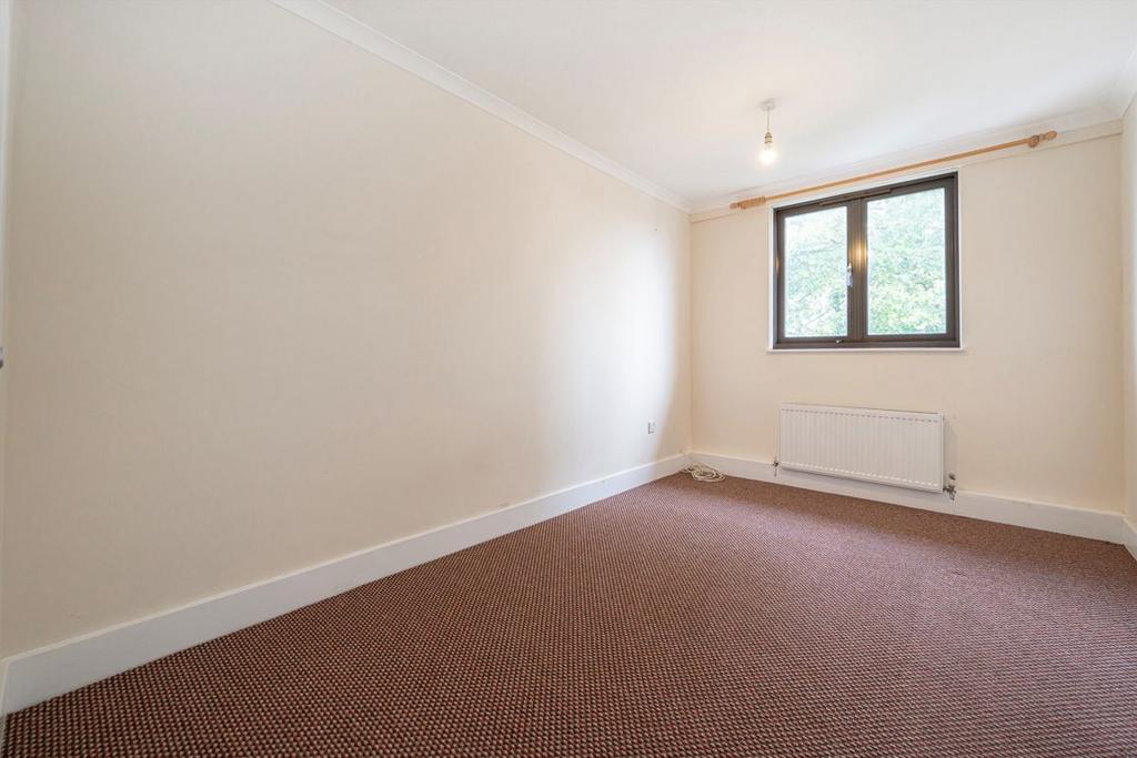 Apartment in Isleworth - View 5