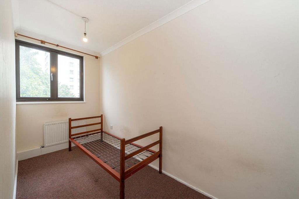 Apartment in Isleworth - More