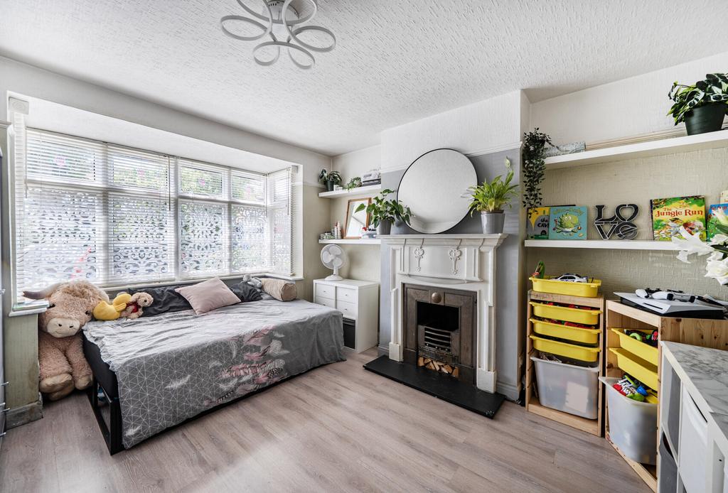 Bedroom, fireplace