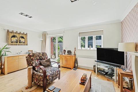 3 bedroom end of terrace house for sale, High Street, Hardingstone, Northampton