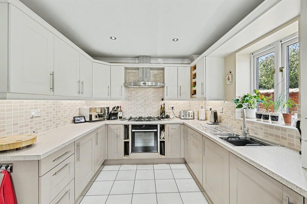 House in Hardingstone, West Northamptonshire - View 4