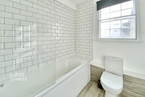 3 bedroom flat to rent, East Street Chichester PO19