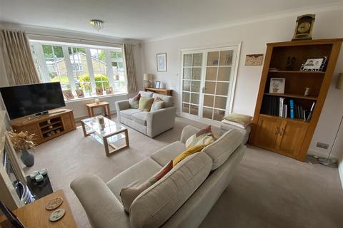4 bedroom detached house for sale, Overhall Park, Mirfield