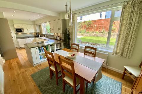 4 bedroom detached house for sale, Overhall Park, Mirfield