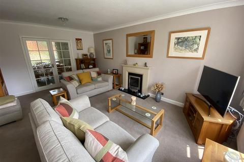 4 bedroom detached house for sale, Overhall Park, Mirfield