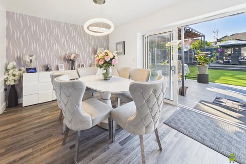 4 bedroom semi-detached house for sale, Knowle Avenue, Bexleyheath, Kent, DA7