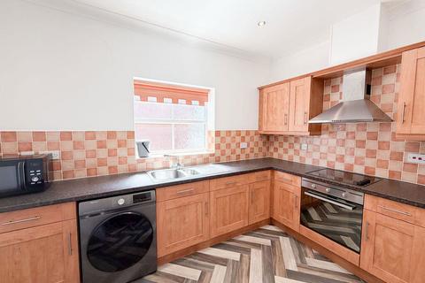 2 bedroom flat for sale, Berkeley Court Higher Green, Poulton-Le-Fylde and parking space, Lancashire, FY6 7AW
