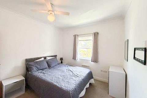 2 bedroom flat for sale, Berkeley Court Higher Green, Poulton-Le-Fylde and parking space, Lancashire, FY6 7AW
