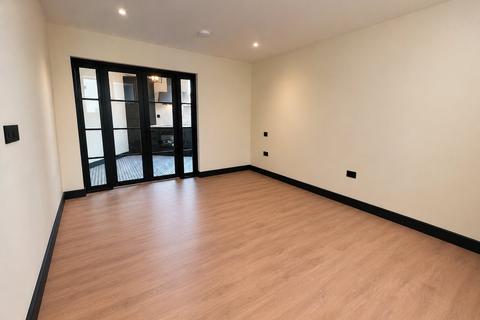 Studio to rent, Kings Cross Road, Islington, London, WC1X