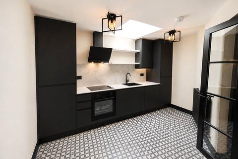 Studio to rent, Kings Cross Road, Islington, London, WC1X