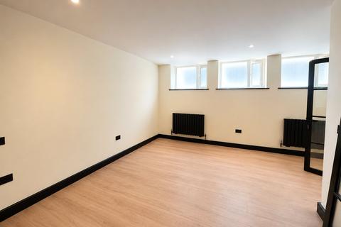 Studio to rent, Kings Cross Road, Islington, London, WC1X