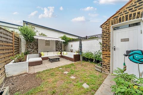 3 bedroom terraced house for sale, Alloa Road, London, SE8