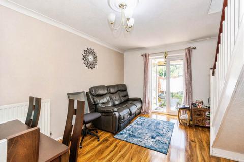 2 bedroom house for sale, Richards Way, Slough SL1