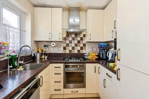 2 bedroom house for sale, Richards Way, Slough SL1