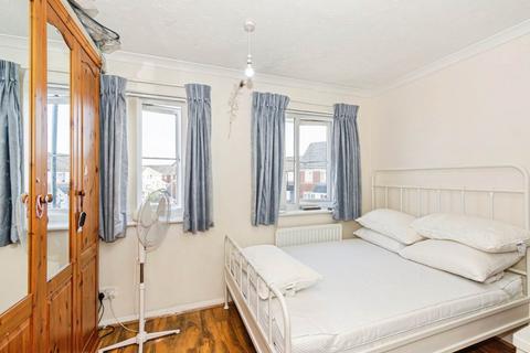 2 bedroom house for sale, Richards Way, Slough SL1