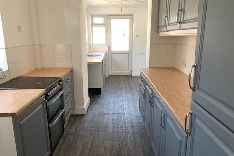 3 bedroom semi-detached house to rent, Vigilant Way, Gravesend