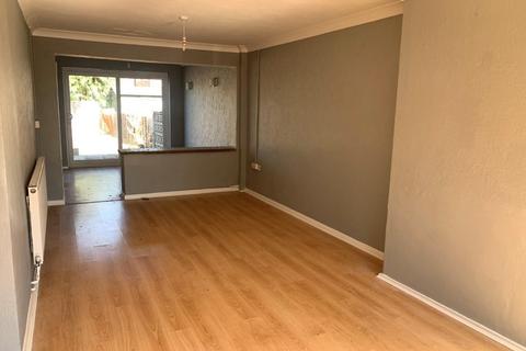 3 bedroom semi-detached house to rent, Vigilant Way, Gravesend