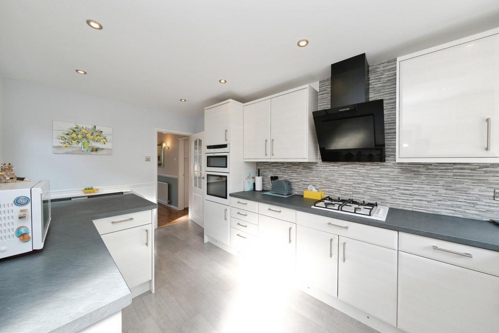 House in Broxtowe, Assarts Farm Estate, Nuthall - View 2