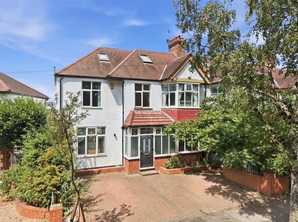 Detached house exterior, driveway