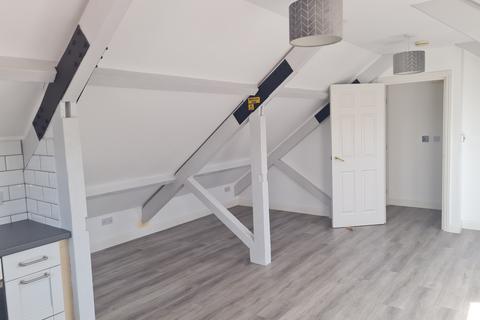 2 bedroom flat for sale, Flat 5, Tooleys Mill, 1 Old Road, Leighton Buzzard, Bedfordshire LU7 2RP