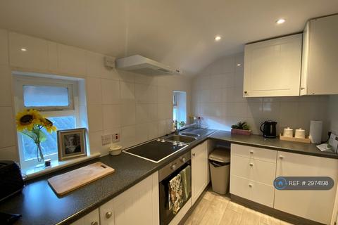 1 bedroom flat to rent, High Street, Semington, Trowbridge, BA14