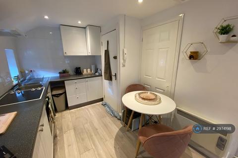 1 bedroom flat to rent, High Street, Semington, Trowbridge, BA14