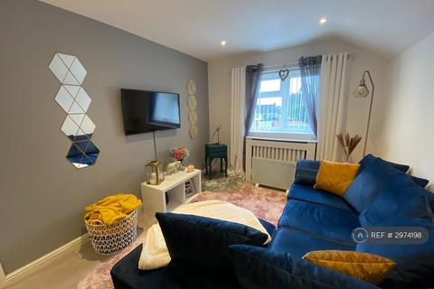 1 bedroom flat to rent, High Street, Semington, Trowbridge, BA14