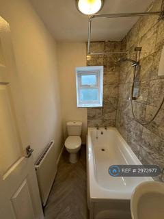 2 bedroom terraced house to rent, High Street West, Glossop, SK13