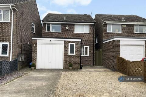 3 bed detached house for rent in Adber Close, Yeovil, BA21