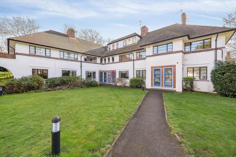2 bedroom flat to rent, Popes Avenue, Twickenham TW2