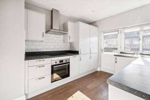 2 bedroom flat to rent, Popes Avenue, Twickenham TW2