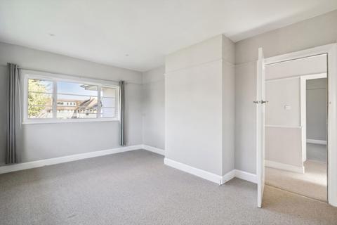 2 bedroom flat to rent, Popes Avenue, Twickenham TW2