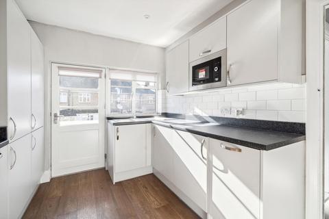 2 bedroom flat to rent, Popes Avenue, Twickenham TW2