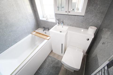 1 bedroom house to rent, Waldron Avenue, Brierley Hill