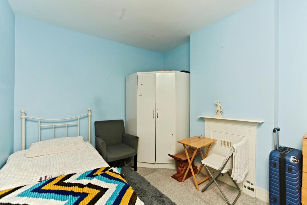 Bedroom, fireplace