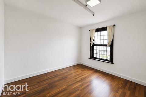2 bedroom flat to rent, Northfield Road, LONDON