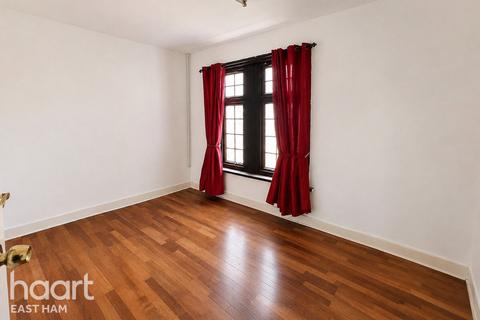 2 bedroom flat to rent, Northfield Road, LONDON