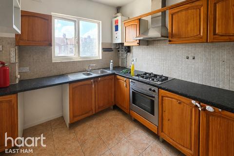 2 bedroom flat to rent, Northfield Road, LONDON