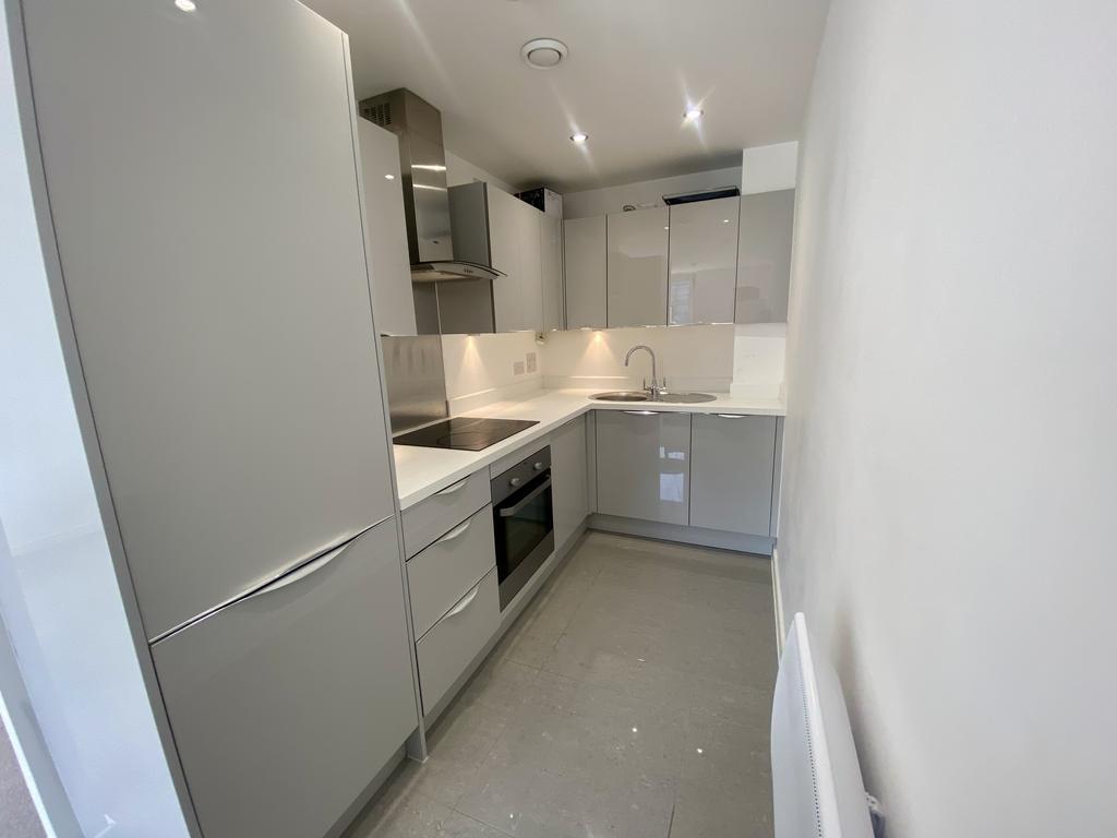 Apartment in Cardiff, Grangetown - View 2