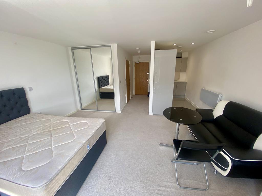 Apartment in Cardiff, Grangetown - View 3