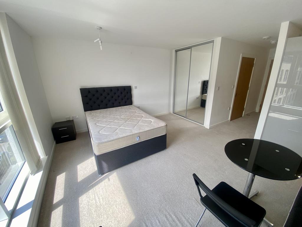 Apartment in Cardiff, Grangetown - View 4