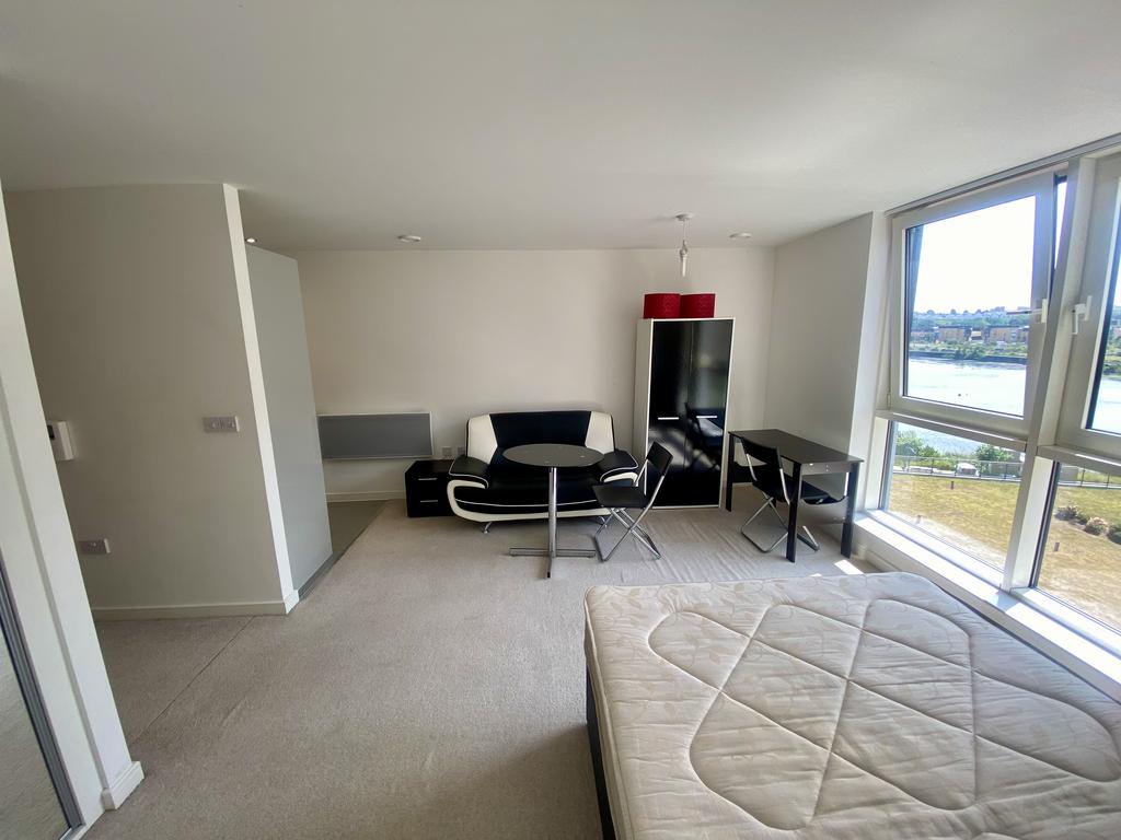Apartment in Cardiff, Grangetown - View 5