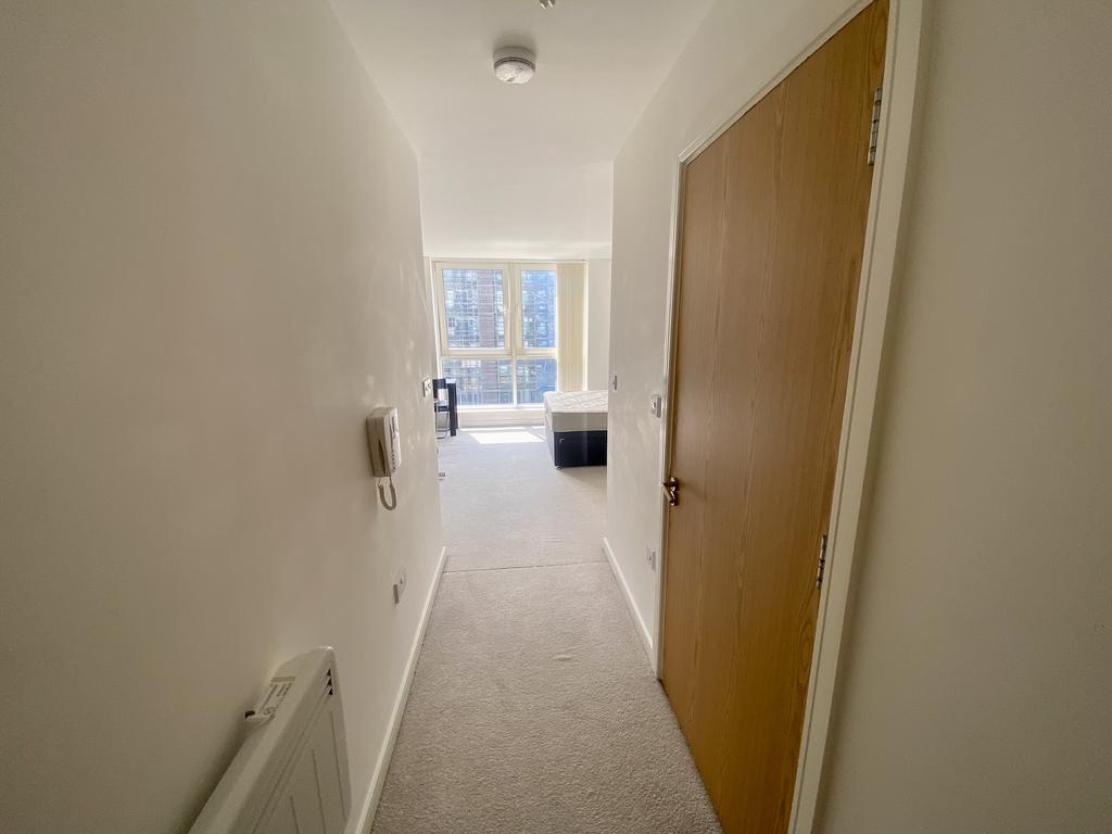 Apartment in Cardiff, Grangetown - More
