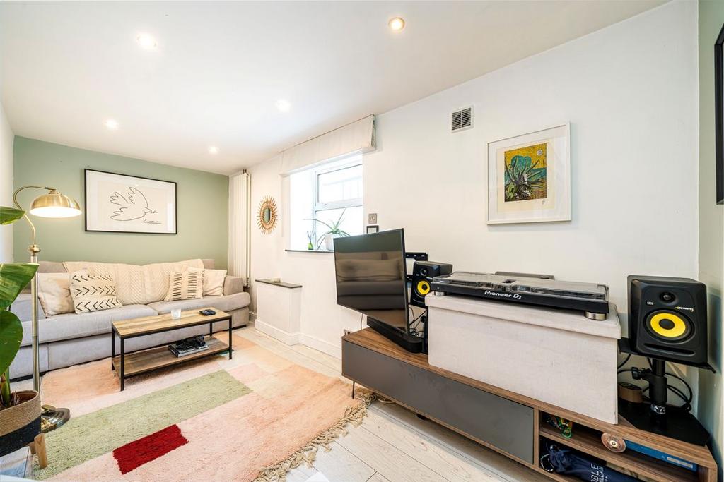 House in London - View 2