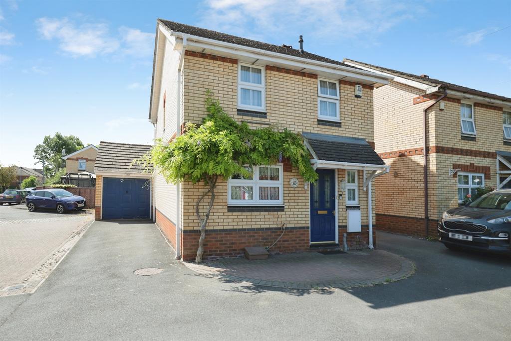 Detached house exterior, driveway, garage